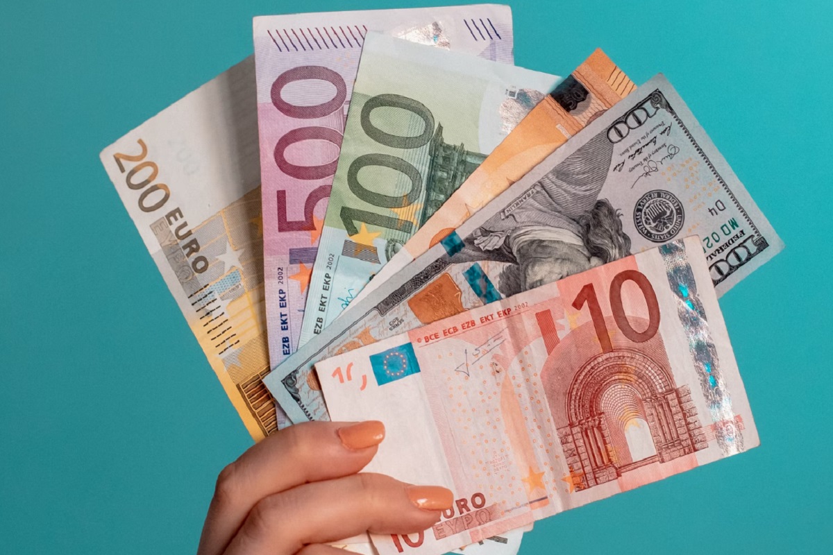 Why is 1 Euro Worth 1 US Dollar For the First Time Since 2002?