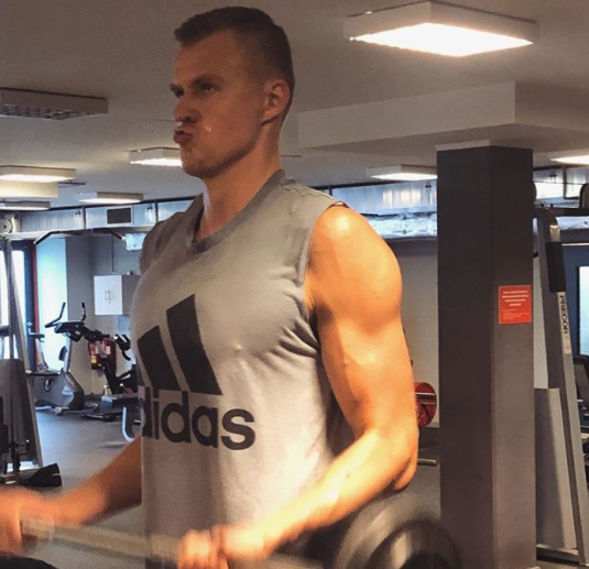Kristaps Porzingis has transformed into IVAN DRAGO from ROCKY in workout photo with NEW MUSCLES ????