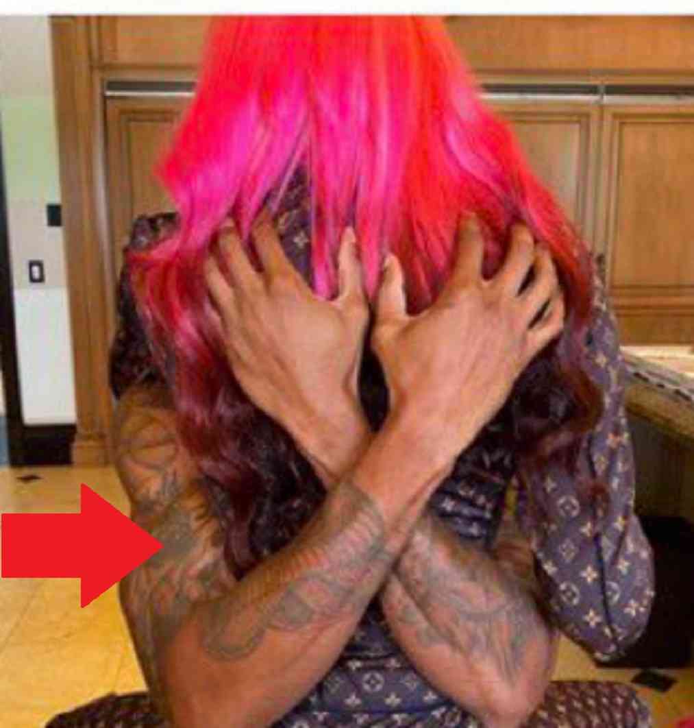 Transgender Woman Jeffree Star Exposes Black Star Basketball Player Smashing Her Then He Deletes His Instagram Account