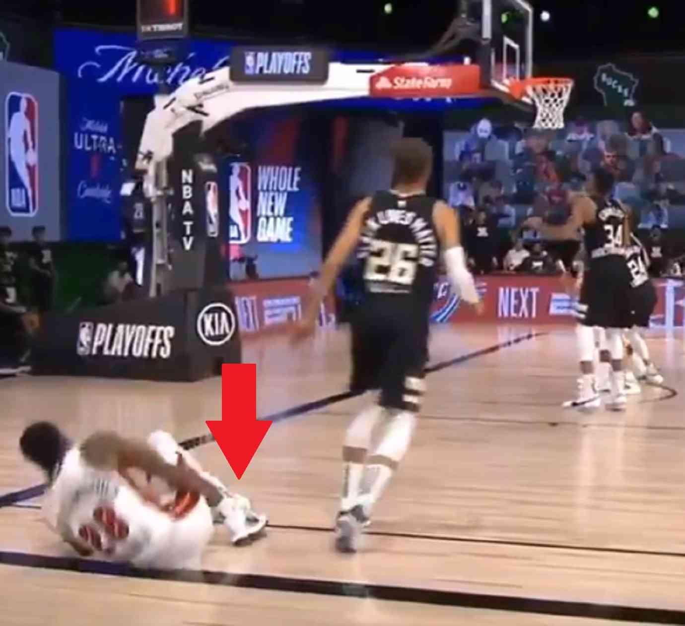 Kyle Korver Becomes Zaza Pachulia and Injures Andre Iguodala's Ankle by Sliding his Foot Under Him