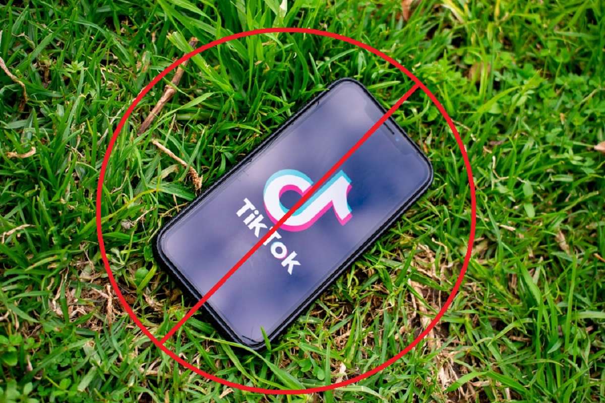 TikTok Officially BANNED: TikTok and WeCHAT BANNED from US App Stores after Investigation Finds National Security Risks