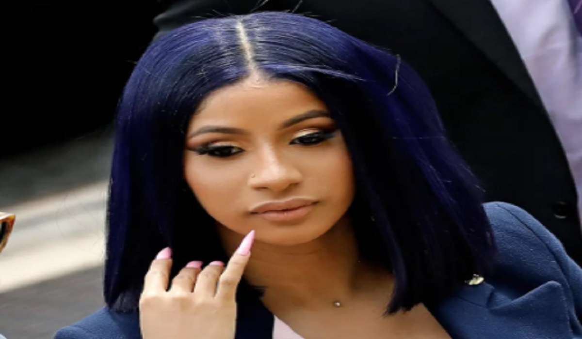 Cardi B Bullies and Threatens a 7 Year Old Kid in NYC for Talking Trash in her IG DM Messages
