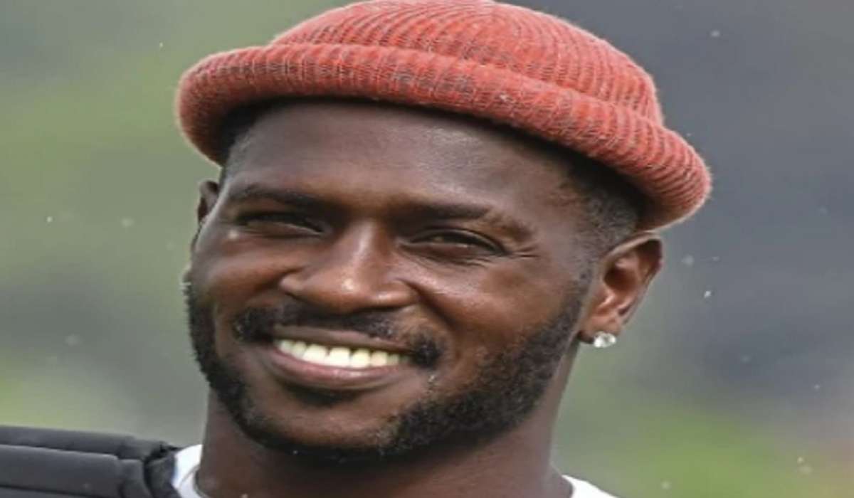 Antonio Brown trainer & accuser Britney Taylor will MEET NFL Roger Goodell but get MARRIED first
