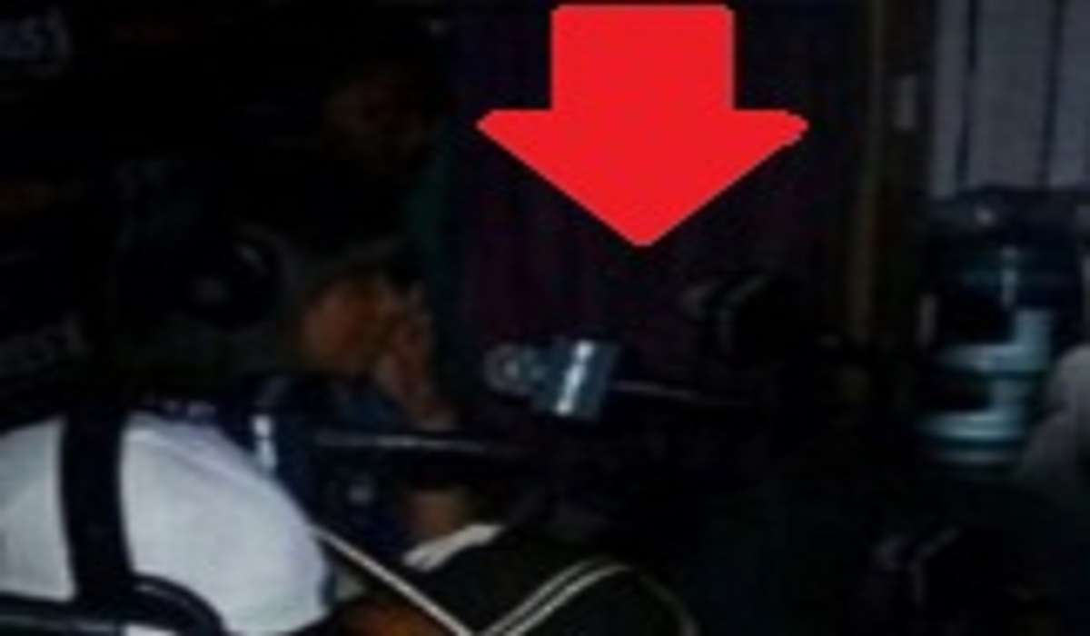 Photo Surfaces of Eminem and 50 Cent Kissing Each Other on the Lips in the Studio