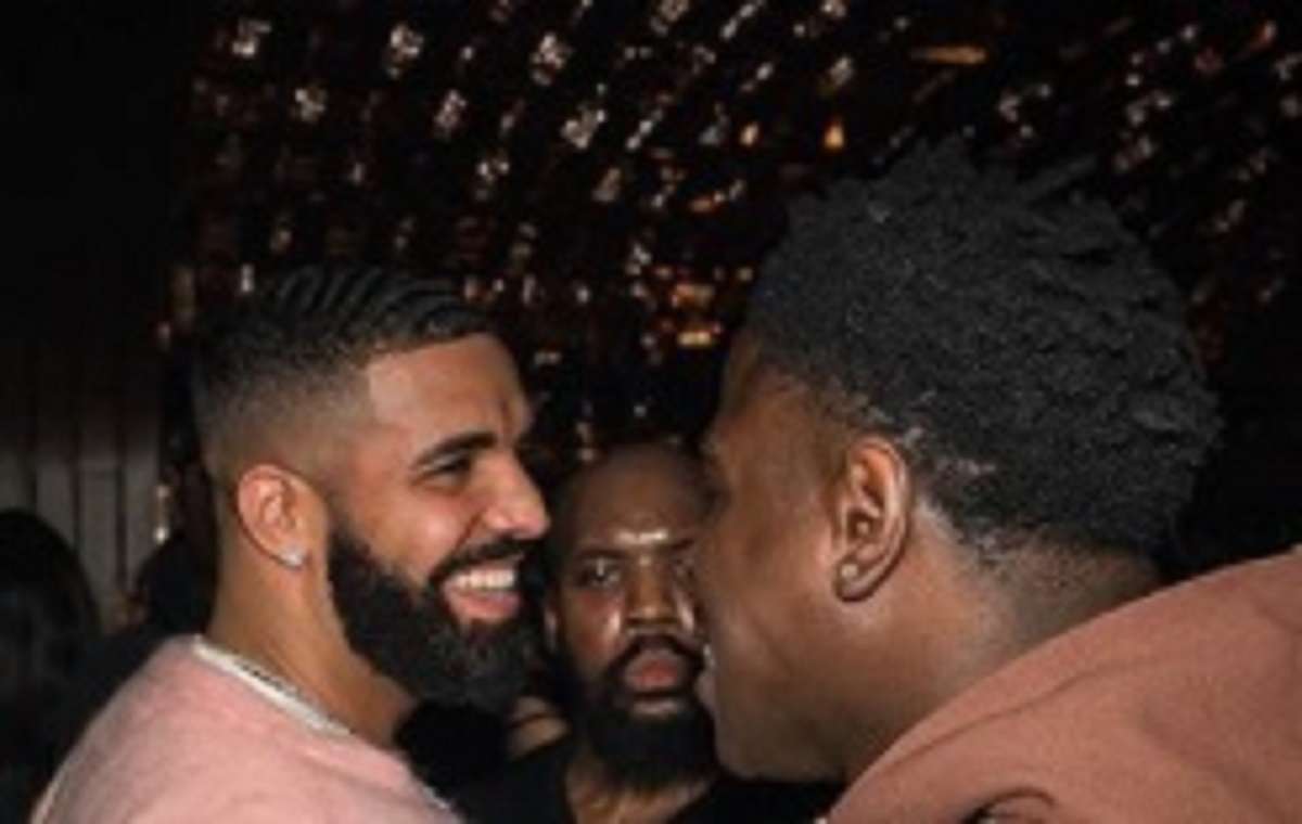 Drake's Pink Sweater Gets Caught on Casanova's Chain and Literally Stretches Like Pink Bubblegum