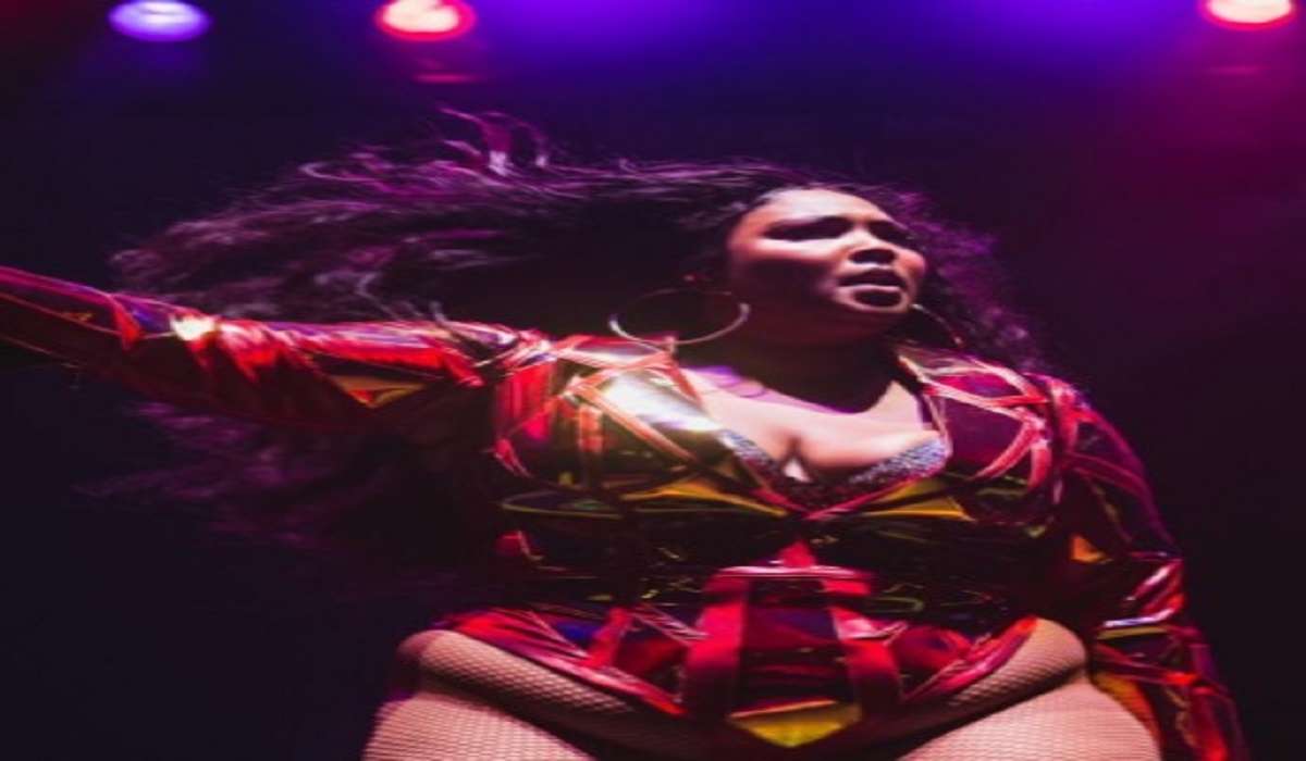 7 Injured and 1 Person Dead after Lizzo Allegedly Attempted a Stage Dive at Memphis Show