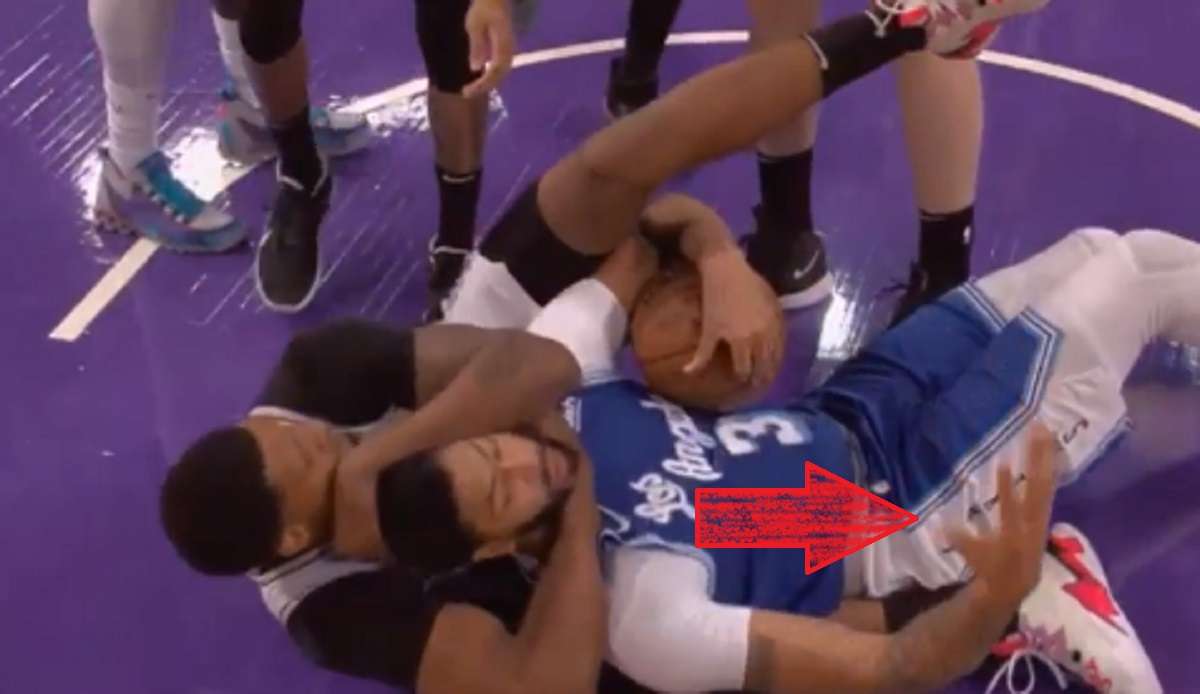 Rudy Gay Chokes Out Anthony Davis Like Deebo Did Craig in Friday Movie During Lakers VS Spurs
