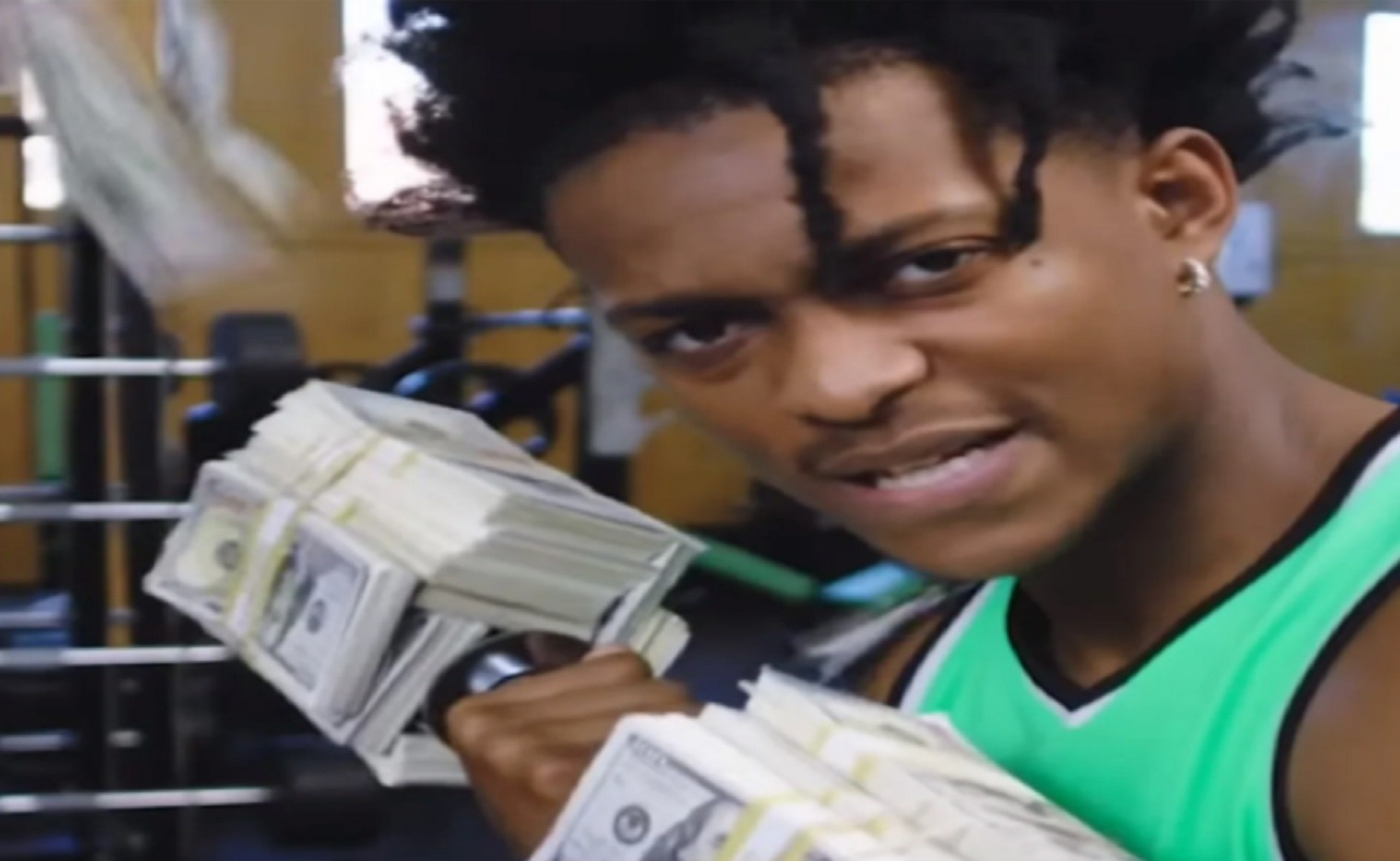 De'Aaron Fox Reveals His Secret to Not Becoming Meyers Leonard While Livestreaming Call of Duty