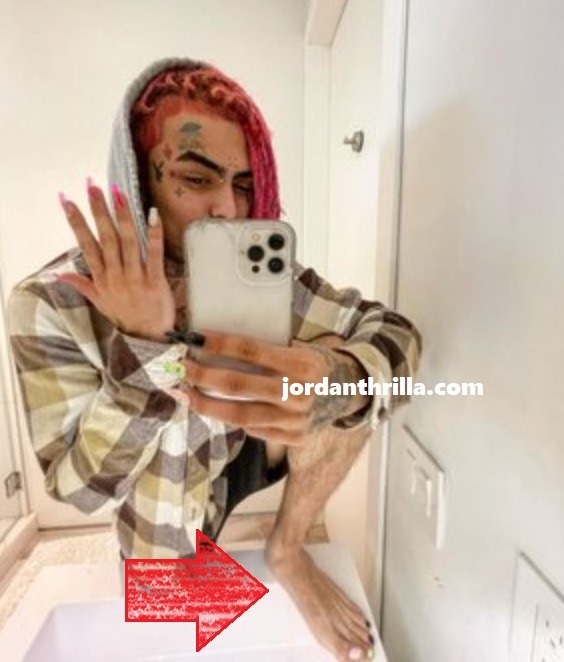 Lil Pump Large Feet Go Viral After Lil Pump's Nails Painted Video. Lil Pump Long Feet in pictures of his painted nails