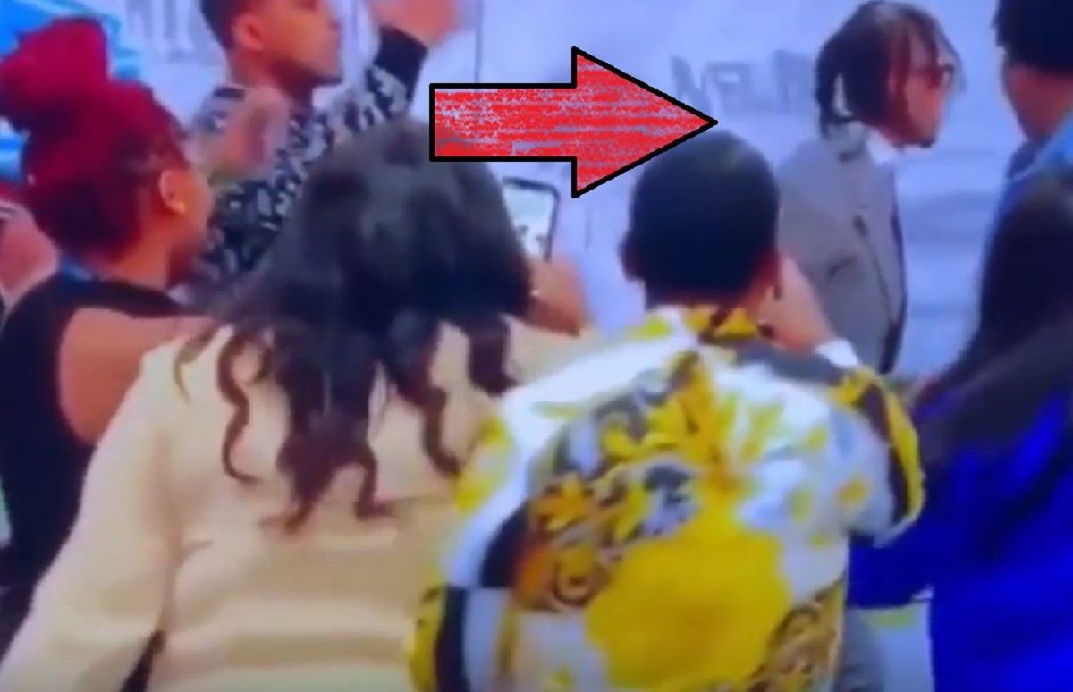 Why Didn't Jaylen Waddle Hug His Family? Jaylen Waddle Ignores His Family During 2021 NFL Draft