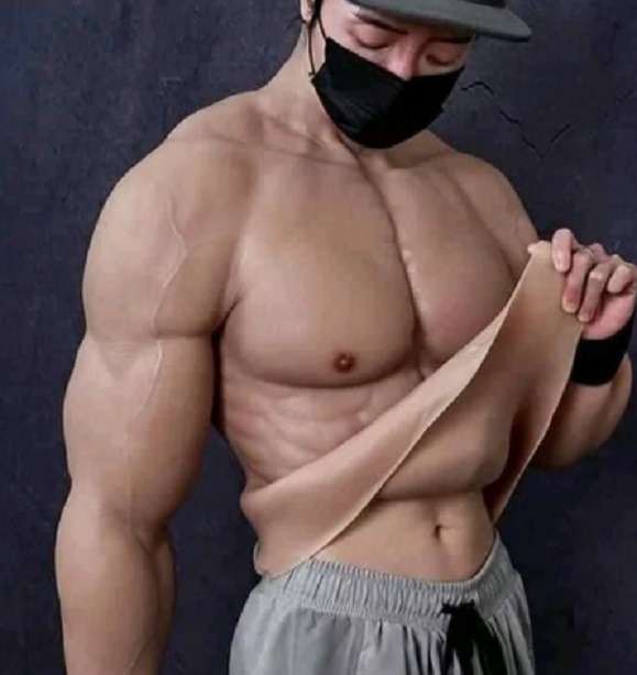 Smitizen Lifelike Muscle Costume That Turns Anyone Into a Bodybuilder Is Going Viral