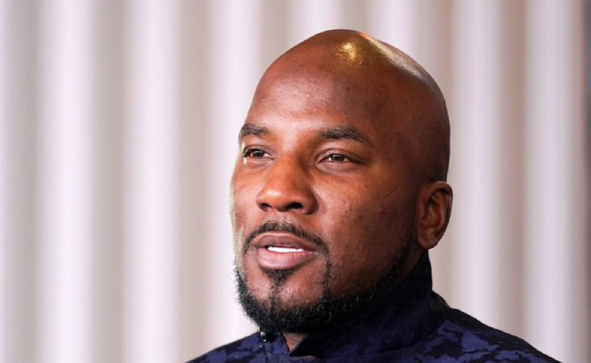 Does Young Jeezy Bald Head Look Like a Knee Cap? People on social media compare Young Jeezy head to a knee cap