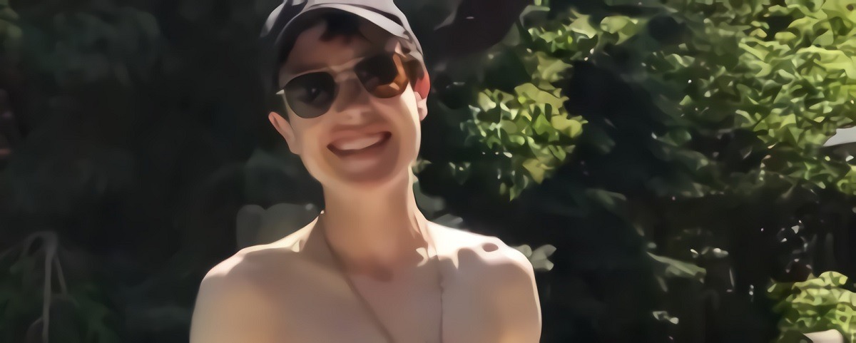 Did Elliot Page Get Ab Implants? Here is why People Think Transgender Man Elliot Page Wash Board Abs are Fake