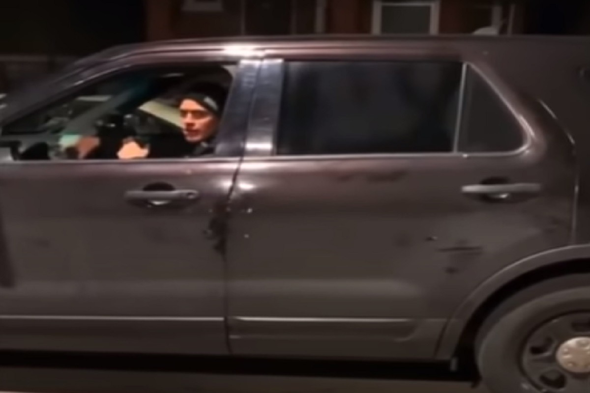 Video Of Chiraq Police Acting Hood After Pulling Up On Chicago Goons In the Hood To Trick Them Goes Viral