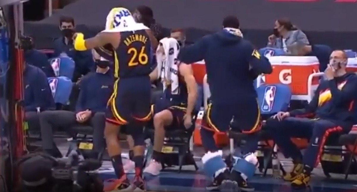 Kent Bazemore and Draymond Green Dancing On Warriors Bench During Game vs Rockets Could Backfire