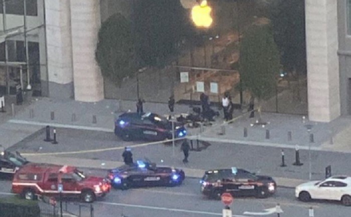 Video: Two 15 Year Old Kids Shoot Security Guard in Front Apple Store at Lenox Square Mall in Atlanta