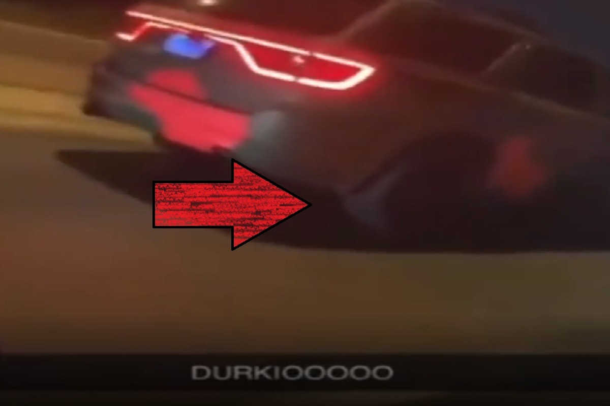 Fans Caught Lil Durk Lacking While Driving Trackhawk on Chicago Streets. Lil Durk caught lacking by fans while driving his Trackhawk through Chicago