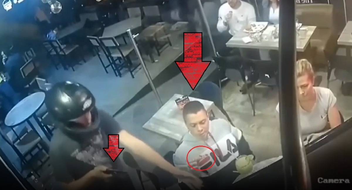 Brave Man Continues Eating Chicken Wing During Armed Robbery at Restaurant and Becomes Internet Legend