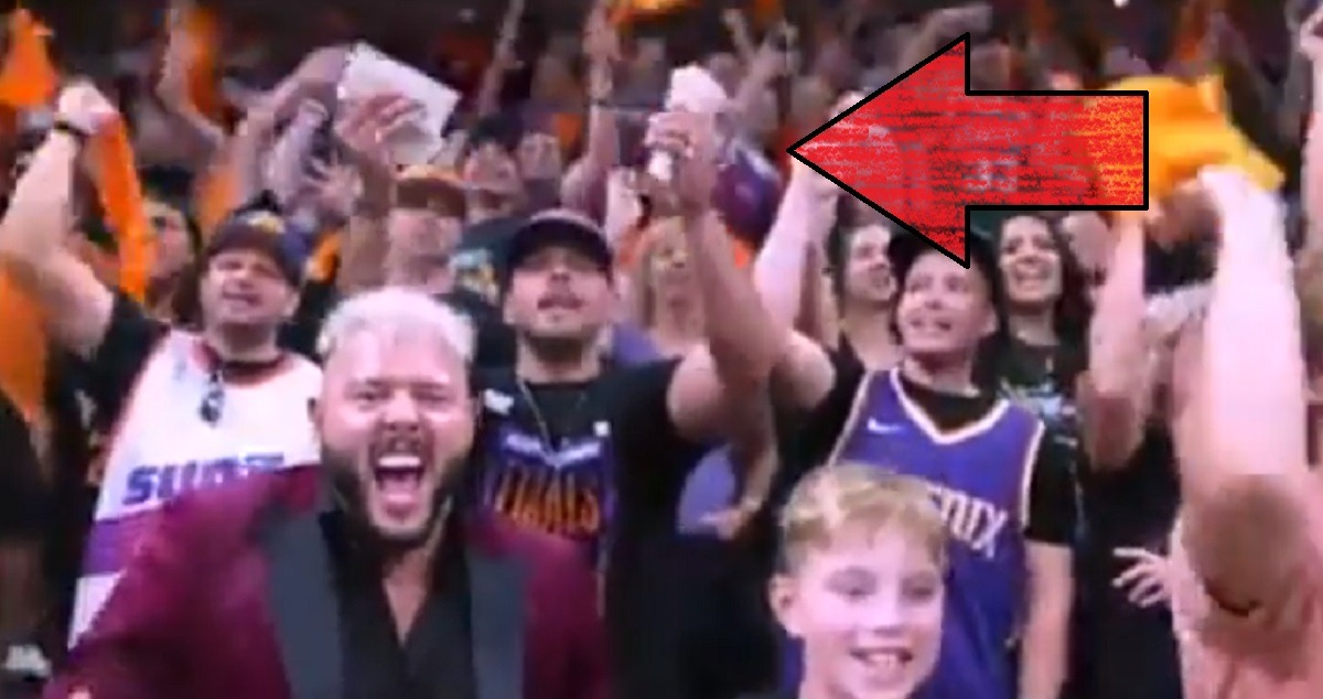 Phoenix Suns Fan Counts Money $100 Bills While Giannis Antetokounmpo Shoots Free Throws Like Cam'ron on Rap City