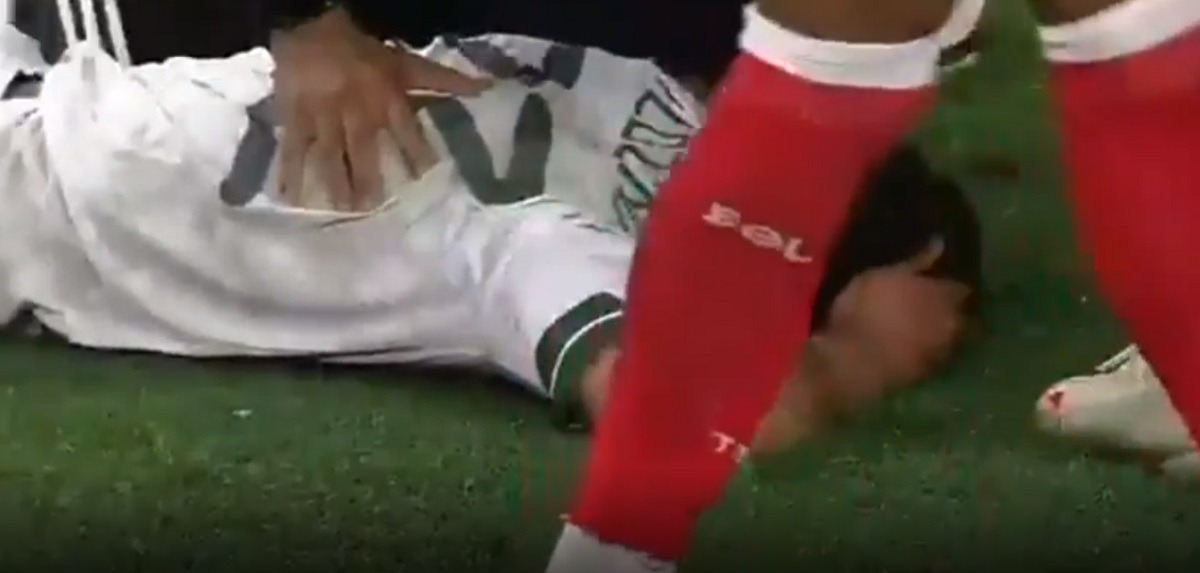Mexico Soccer Star Chucky Lozano Knocked Out and Carted Off Field on Stretcher With Severe Head and Neck Injury
