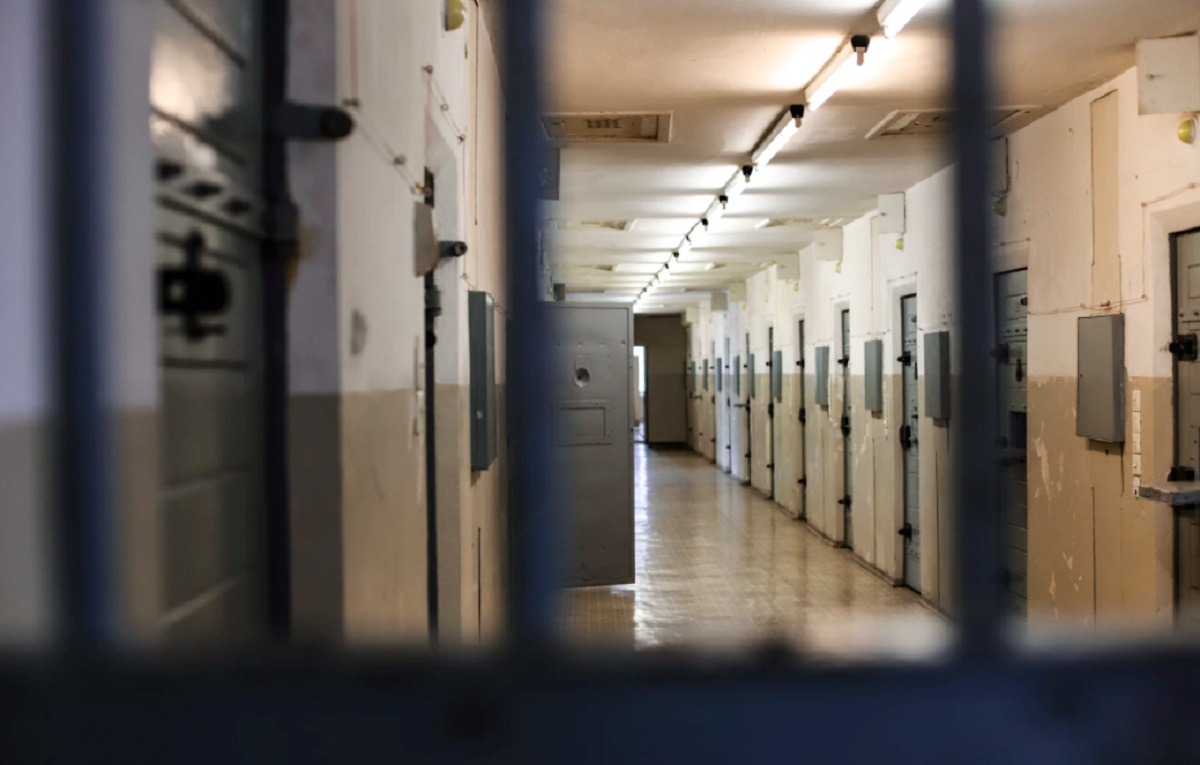 Washington Man Murders His Sister's Rapist After Randomly Meeting Him in Jail Gets Charged with 25 Years and Smiles in Mugshot