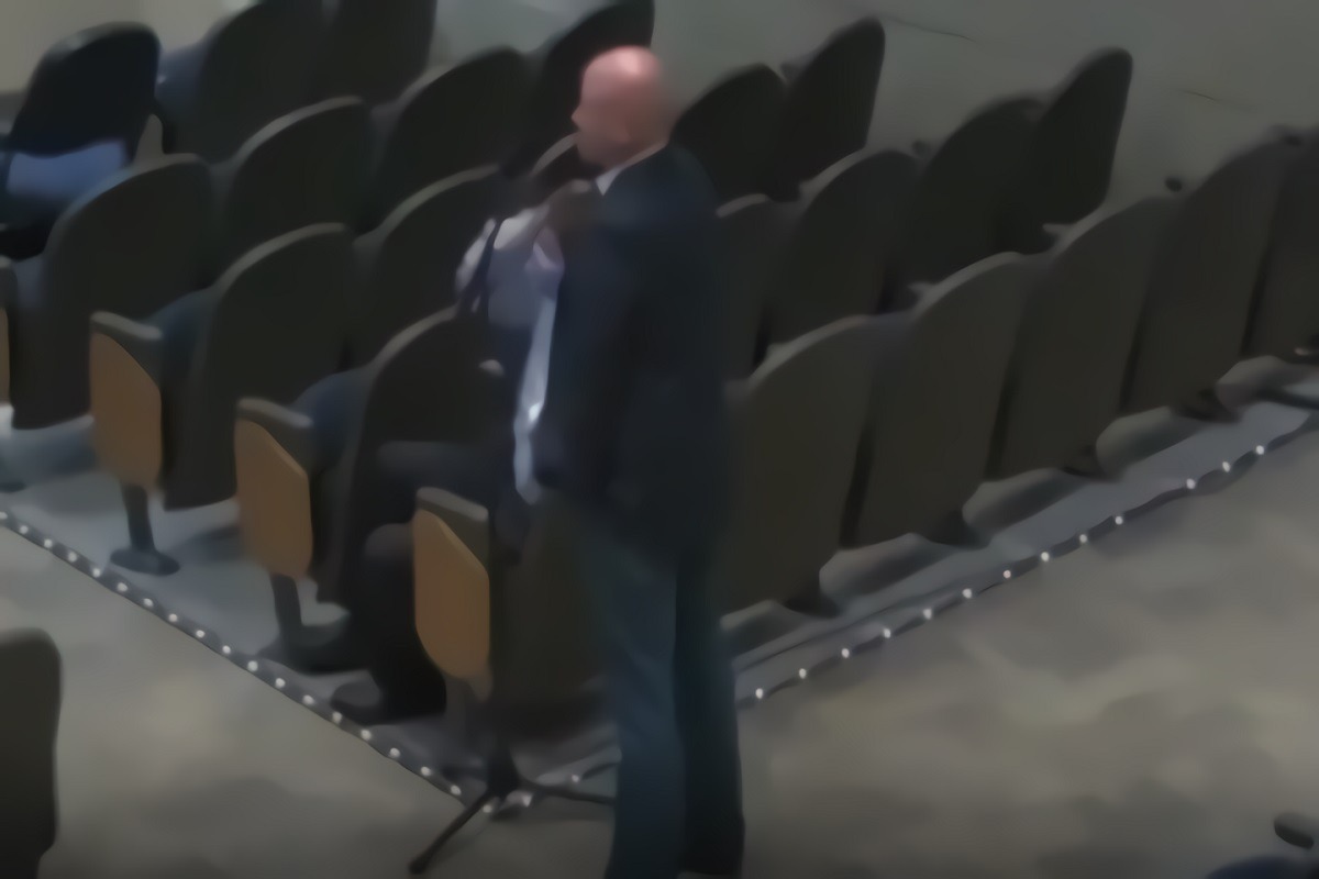 Video of Oxford Doctor Shaun Brooks Telling Ohio School Board Alleged Dangers of mRNA COVID-19 Vaccines Goes Viral. Dr. Shaun Brooks says people who took COVID Vaccine will die in next 6 months to 3 - 5 years. Dr. Shaun Brooks compares mRNA COVID Vaccine to HIV