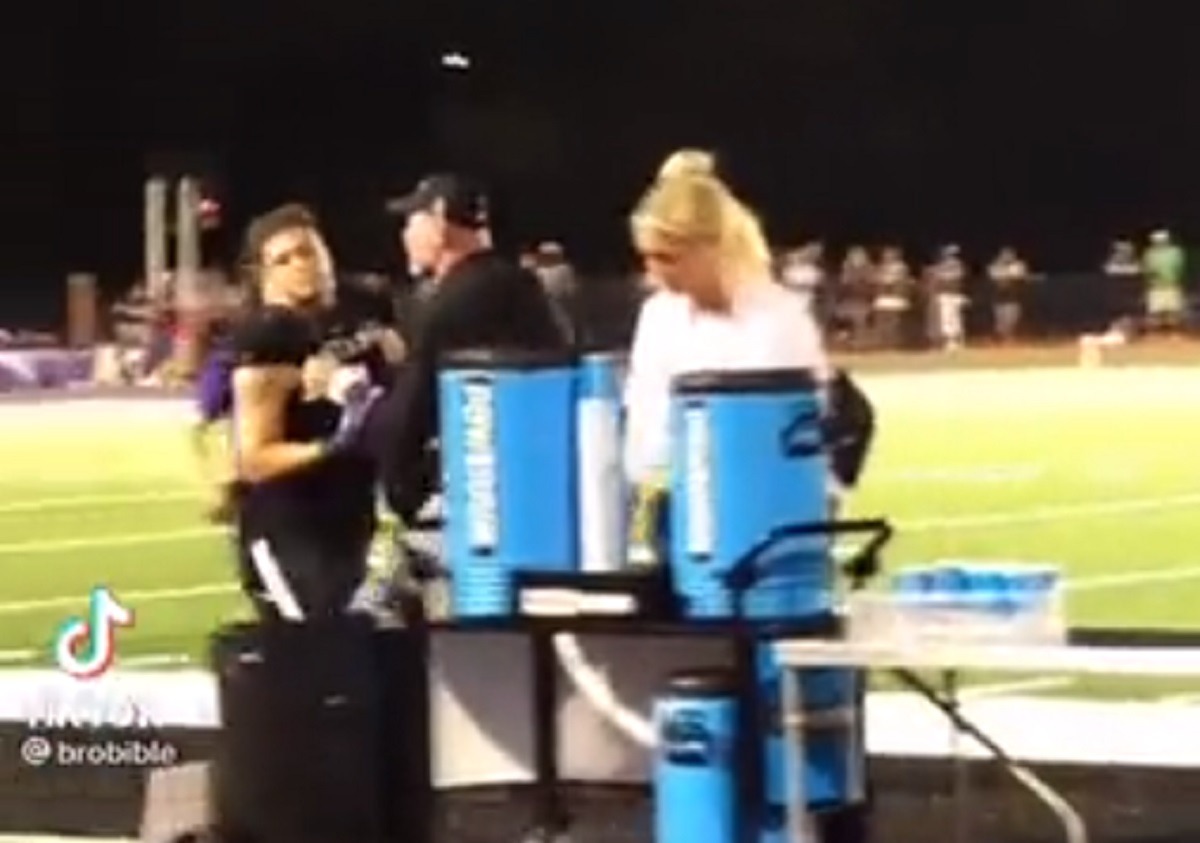 Video of Trent Dilfer Verbally Abusing High School Student Football Player Goes Viral. Trent Dilfer fighting high school student on football team