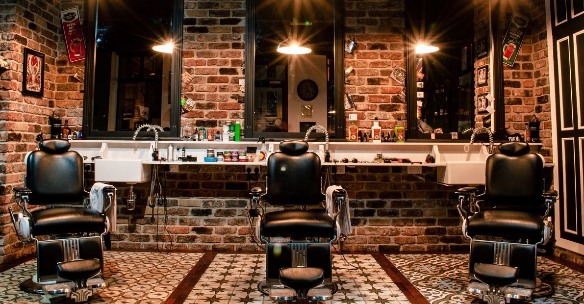 Man's Barber Breaks Up With Him After He Called 6 AM in Morning For a Haircut