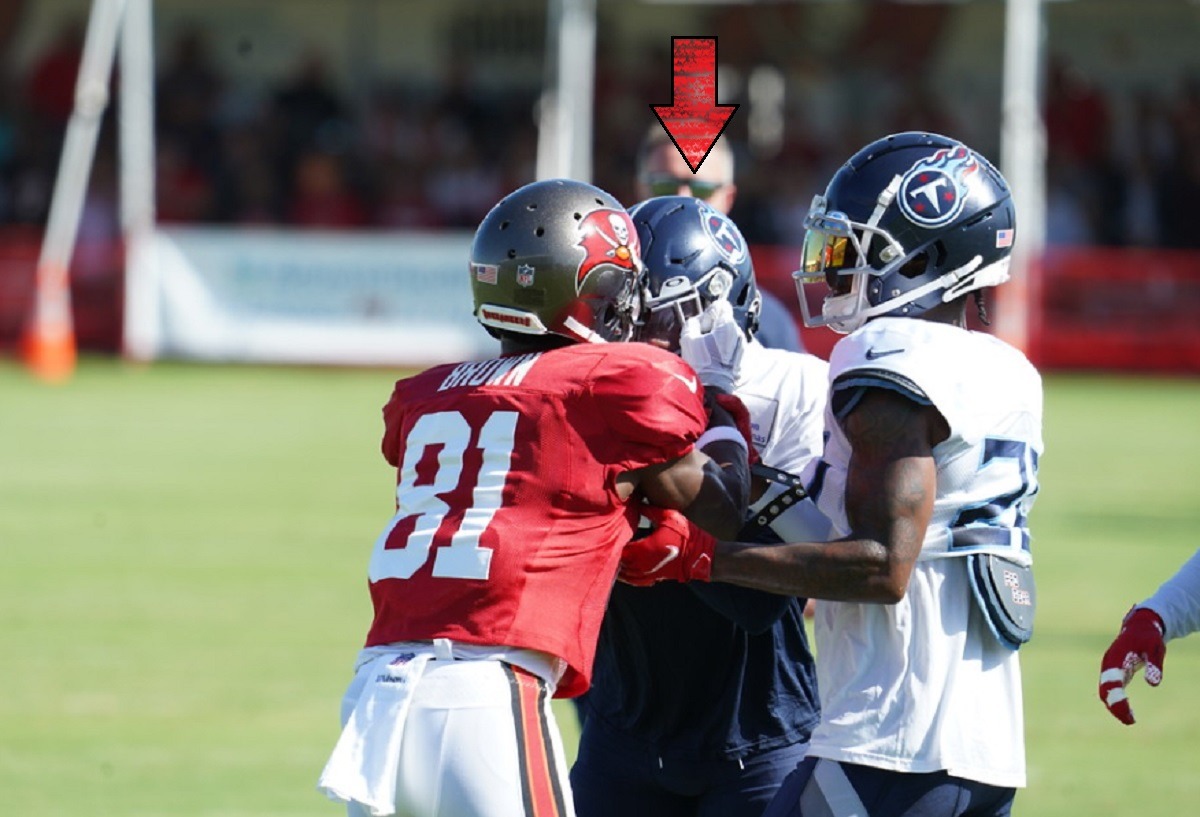 AB Antonio Brown Almost Knocks Out Chris Jackson During Fight at Bucs vs Titans Joint Practice