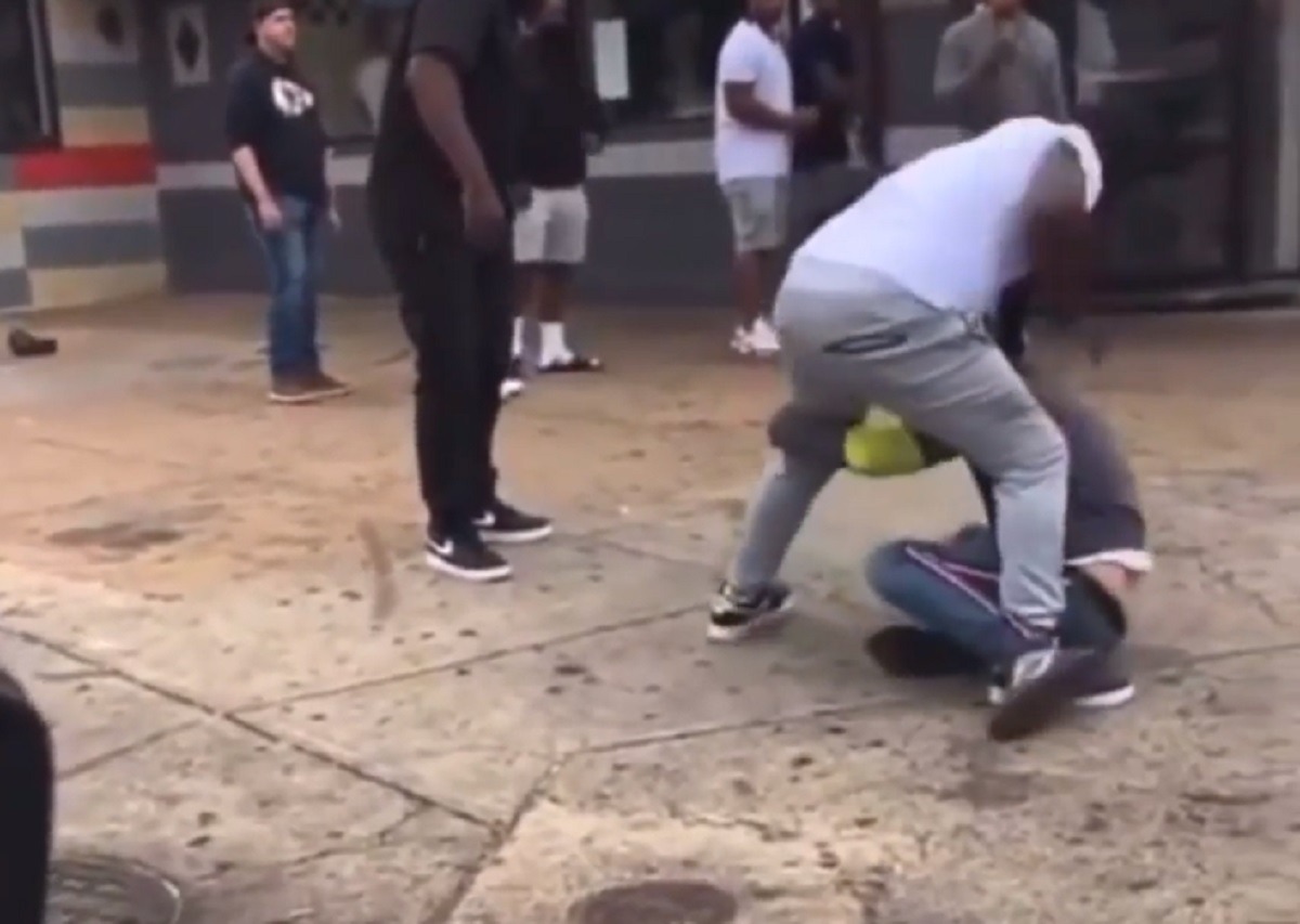 Rapper Lik Moss Beats Up Vlogger Mikey T then Chokes Him Out After Catching him Lacking in Philadelphia. Lik Moss choking out Mikey T.