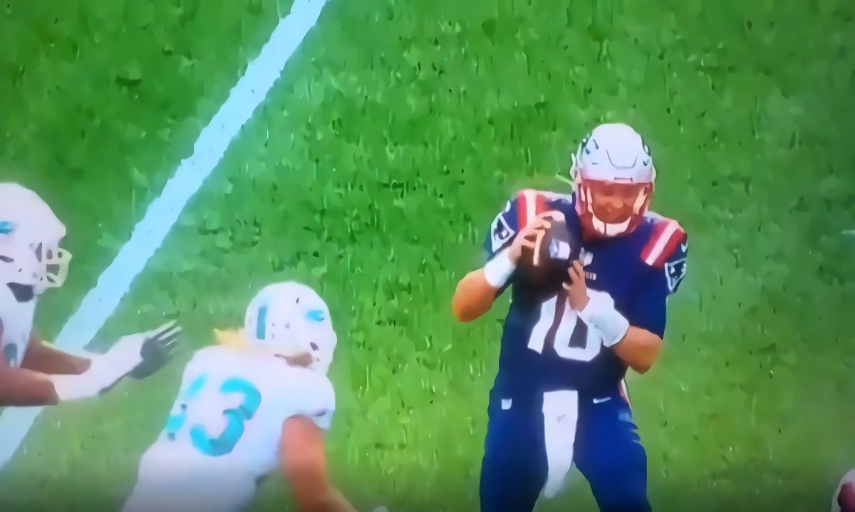 Patriots QB Mac Jones 1st NFL Pass Attempt Turns Into Viral Blooper Then Mac Jones Redeems Himself with 1st NFL Touchdown Pass