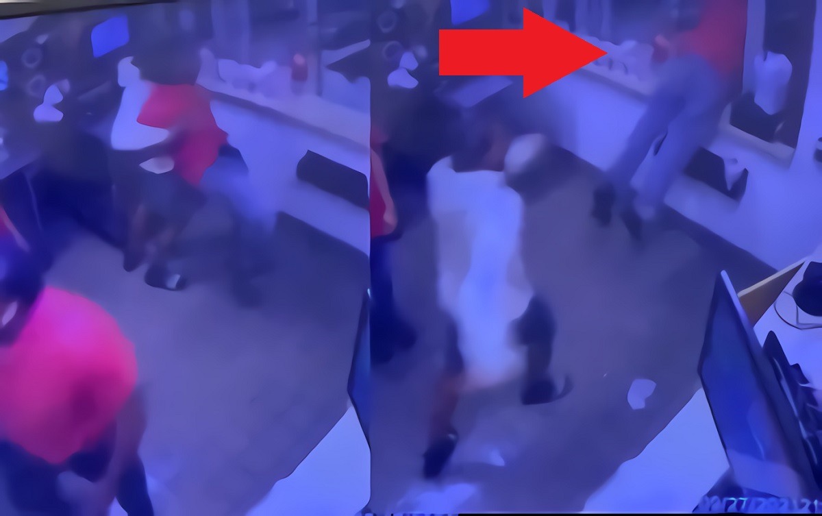 Video Shows Zaxby's Worker Man Jump Through Drive-Thru Window To Touch Woman's Butt after She Starts Throwing It. Woman throwing butt at Zaxby's drive-window video. Zaxby's employee jumps through drive thru-window after woman starts throwing butt at drive-thru window.