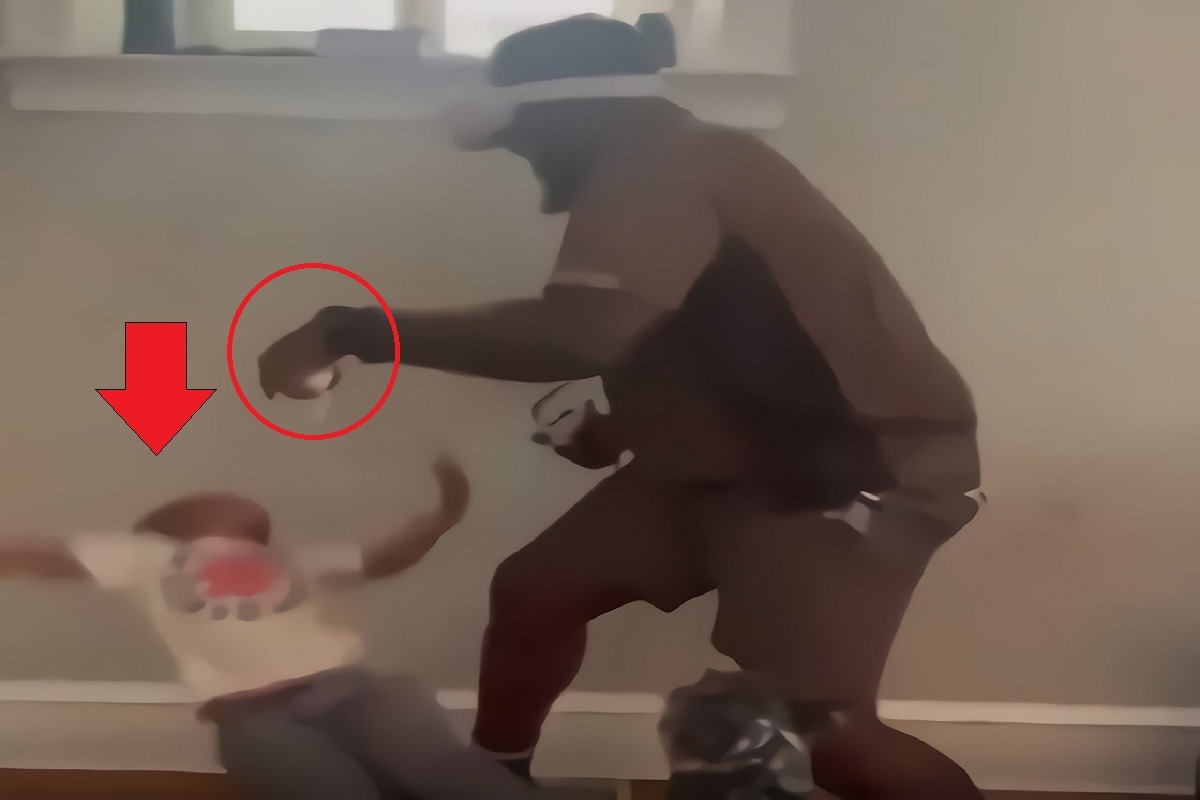 Viral Video Shows Man Knocks Out His Son With Oculus Controller While Playing Virtual Reality Boxing Game. Father Knocking out son with Oculus controller while playing VR boxing game.