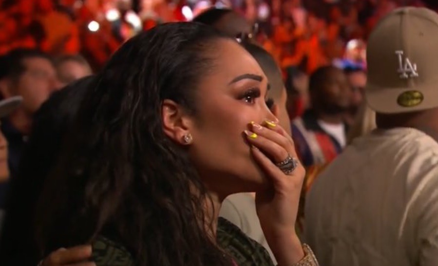 Deontay Wilder's Wife Telli Swift Reacting to Tyson Fury Knocking Him Out in 11th Round of Trilogy Goes Viral. Deontay Wilder's Wife Telli Swift Crying after Tyson Fury Knocked Him Out in 11th Round of Trilogy details. Wife Telli Swift reaction to Tyson Fury knocking out Deontay Wilder