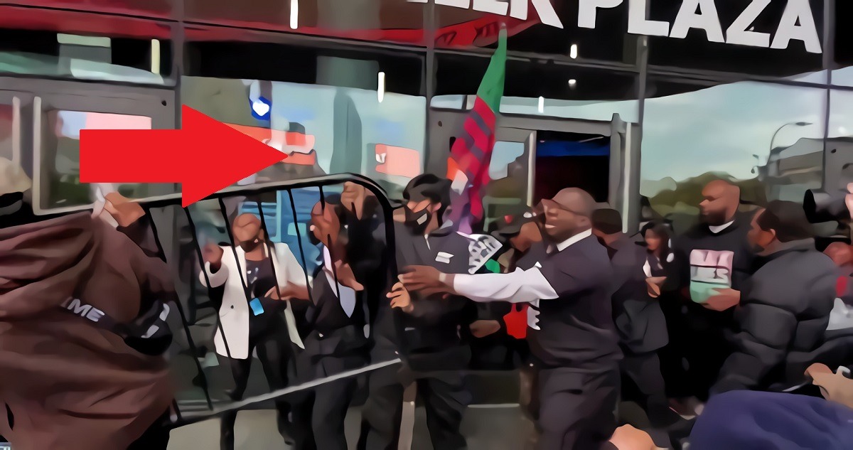 Vaccine Mandate Kyrie Irving Protesters Crash Barclays Center and Fight with Security Guards While Chanting 'Let Kyrie Play'. Nets Fans and Vaccine Mandate Kyrie Irving Protesters Crash Barclays Center Chanting 'Let Kyrie Play' While Fighting with Security. Kyrie Irving supporters crashed Barclays Center. Vaccine mandate Kyrie Irving protesters were fighting Barclays Center security guards