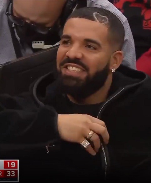 Did Montrezl Harrell Curse Out Drake? Referees Give Technical Foul After Montrezl Harrell Almost Fights Drake. Montrezl Harrell cursing out Drake during Raptors vs Wizards. Montrezl Harrell fights Drake.