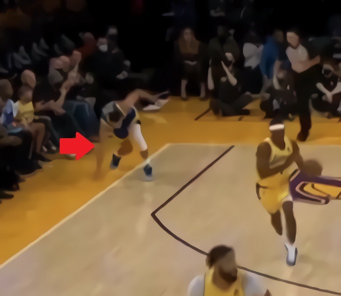 Deja Vu? Stephen Curry Slips on Drink Spill in Front Floyd Mayweather and Injures MCL Knee Ligament During Warriors vs Lakers. Stephen Curry slipped on a drink spill injuring his knee MCL ligament. Stephen Curry slipping on a drink spill during Lakers vs Warriors. Details on Stephen Curry knee injury 2021