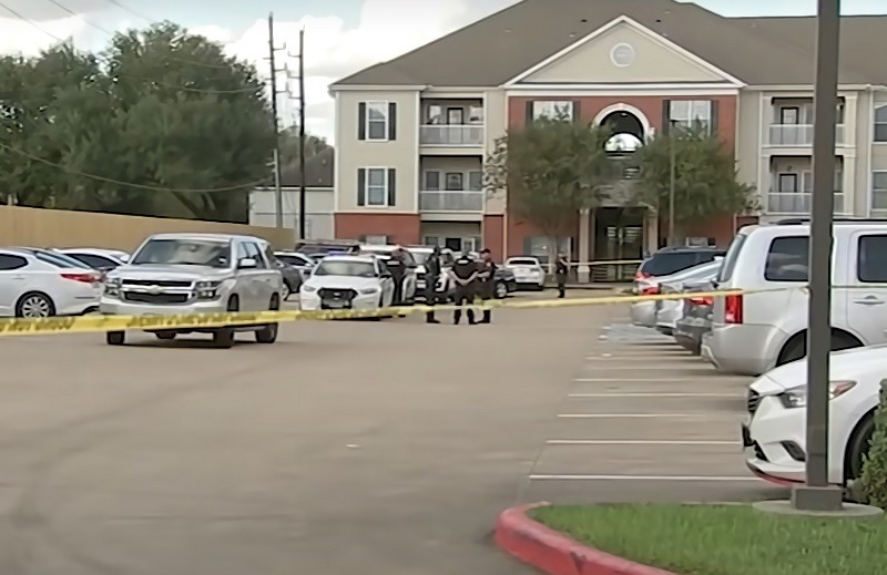 How Harris County Texas Police Discovered 3 Kids Living with the Dead Body of a 9 Year Old Inside an Abandoned Apartment. Here's How Texas Police Discovered 3 Kids Living with Dead Body of 9 Year Old for Over 1 Year in Abandoned Apartment. Police arrive at the home located inside in the CityParc11 West Oaks Apartment Complex on 3535 Green Crest road, and find the skeleton of the 9 year old who had died over 1 year ago.