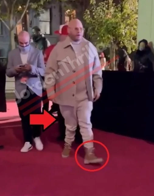 Does Fat Joe Have Two Left Knees? Here is Why the Fat Joe Two Left Knees Rumor Started. Details on why people think Fat Joe has two left knees.