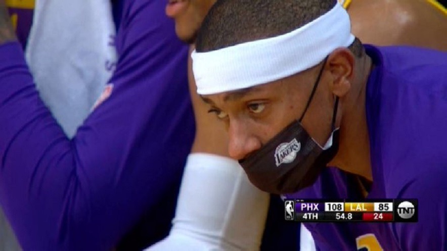 Was Isaiah Thomas Crying on Lakers Bench During Suns Blowout Win. Isaiah Thomas crying on Lakers bench after Lebron James walked with cigar into arena.