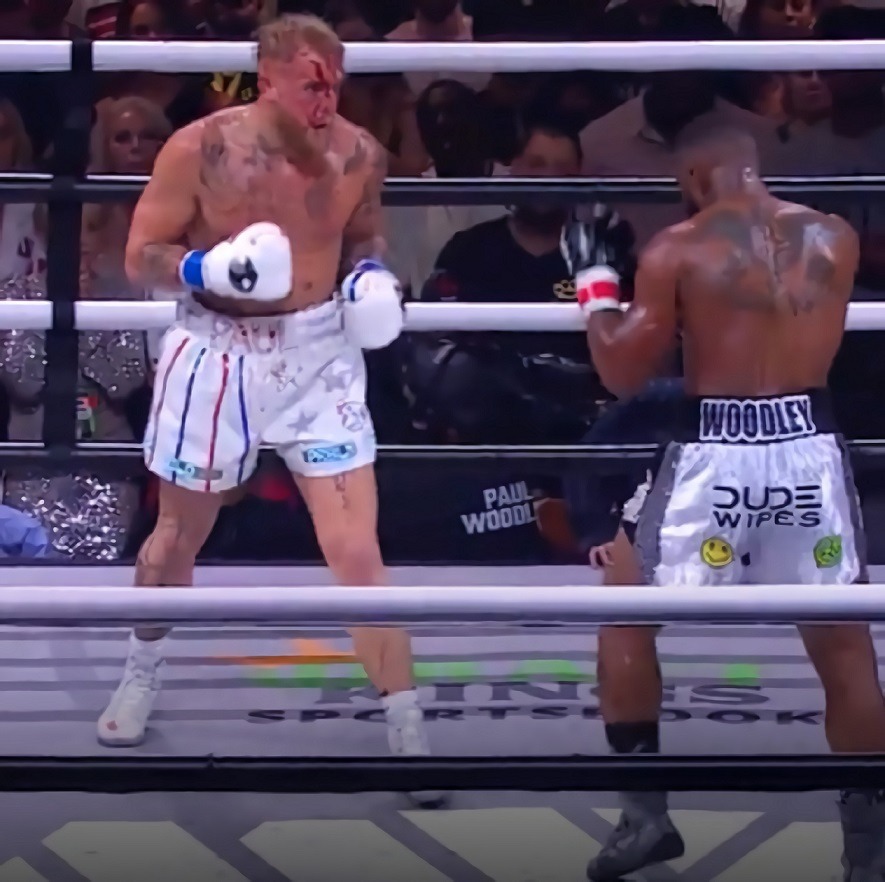 Did Tyron Woodley Dirty Elbow Jake Paul Leaving Him Bloody During Boxing Rematch? Referee's Comments Leave People Confused. Why Did Referee Say Tyron Woodley Elbowed Jake Paul Leaving Him Bloody During Boxing Rematch? Jake Paul bleeding from his head after Tyron Woodley elbow.