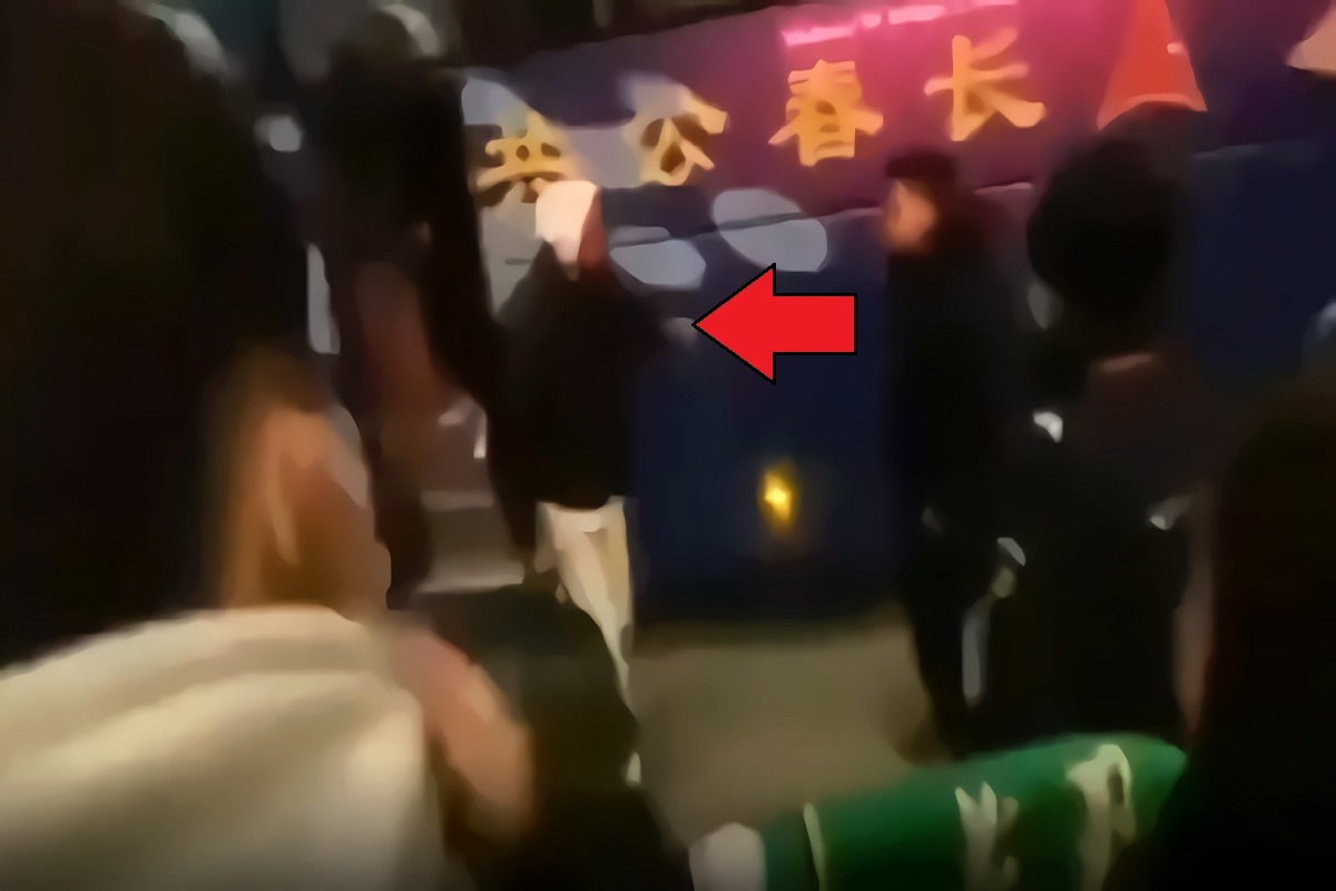 Jeremy Lin Disowns Racist Chinese Fans Saying N-Word Racial Slur to NBA Player Sonny Weems in Viral Video. Jeremy Lin Responds to Racist Chinese Fans Who Called Sonny Weems N-Word Racial Slur