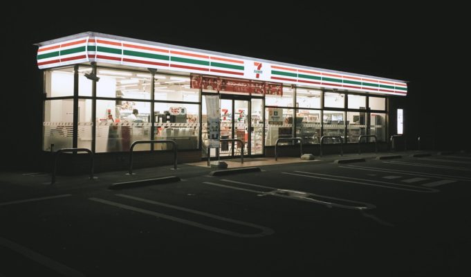 7-eleven-fight-baseball-bat
