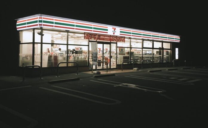 7-eleven-fight-baseball-bat