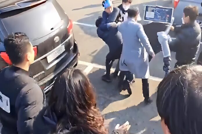 Lee-Jae-myung-Stabbing-photo