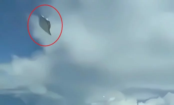 Pilot-Jorge-Arteagas-UFO-Footage-mylar-balloon-6