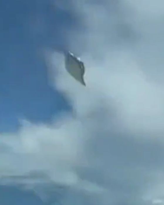 Is Pilot Jorge Arteaga's Clear UFO Footage Really a Mylar Balloon? Theories Trend After Viral Video