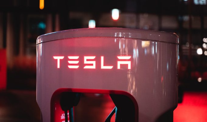 Tesla-suing-resellers-2