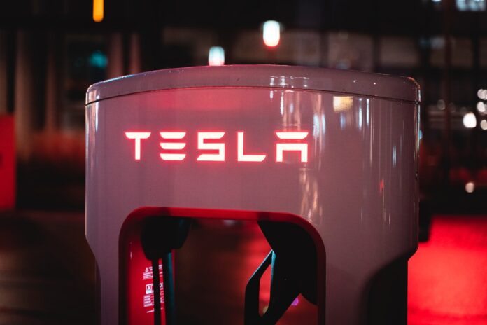 Tesla-suing-resellers-2