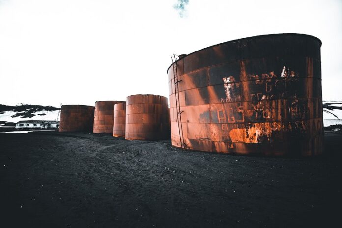 abandoned-whaling-station-on-deception-island
